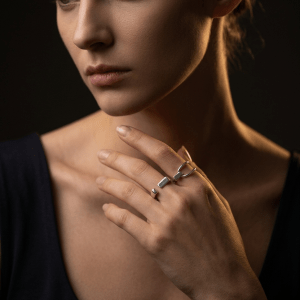 linea cutout sterling silver ring
